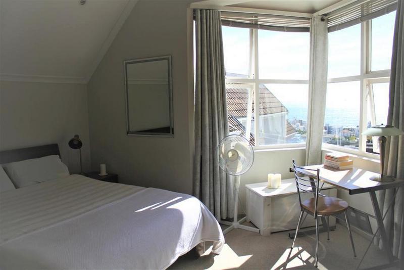 2 Bedroom Property for Sale in Sea Point Western Cape